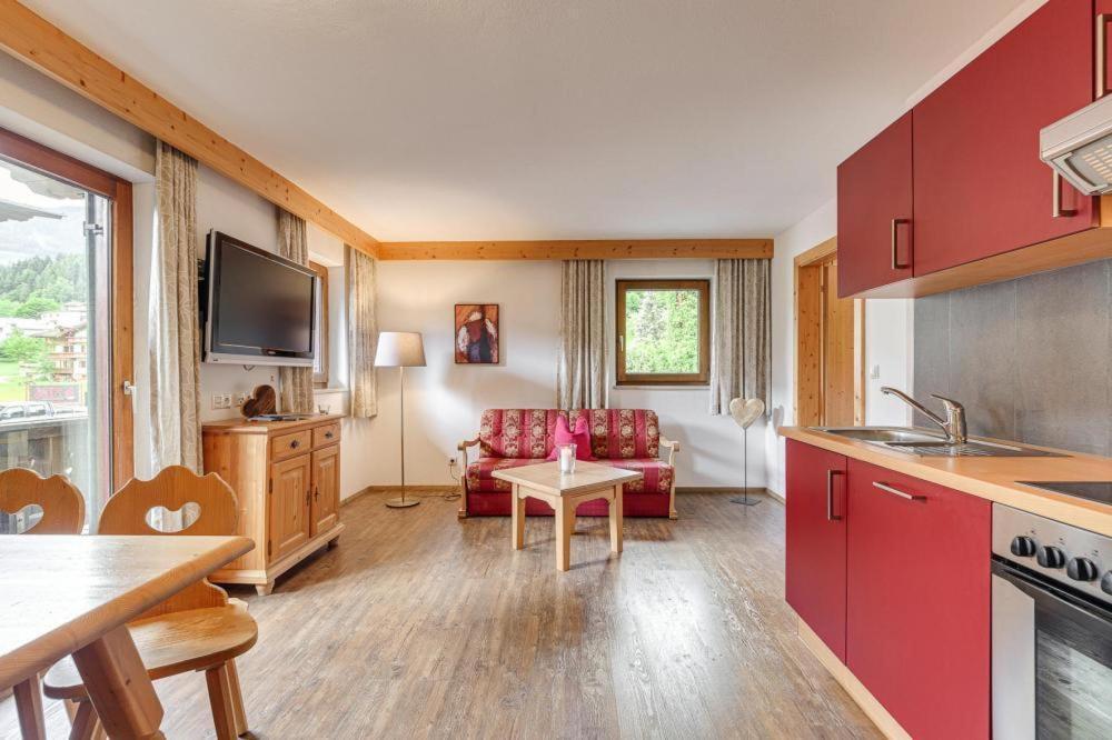 Apartment In Fuegen With A Shared Wellness Exterior photo